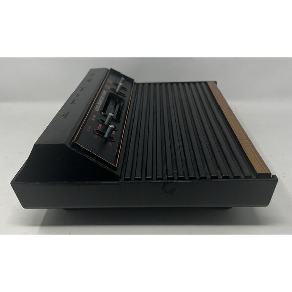 Atari 2600 4 Switch Model Woodgrain UNTESTED AS IS. - Picture 5 of 9
